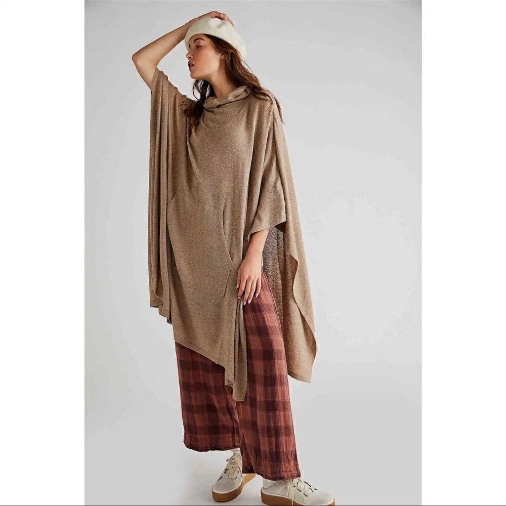 NICHOLAS K HERON PONCHO
OATMEAL